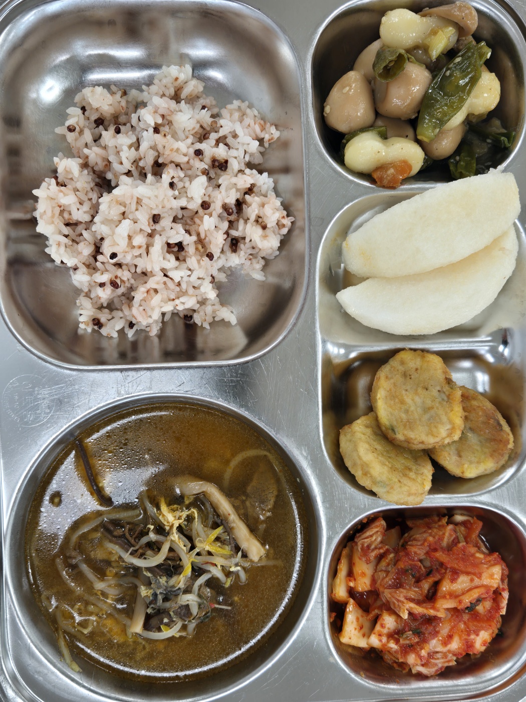 차수수밥 
육개장 (1.5.6.16)
메추리알장조림 (1.5.6.13)
에그랑땡 (1.2.5.6.10.15.16)
배추김치 (9)
배 